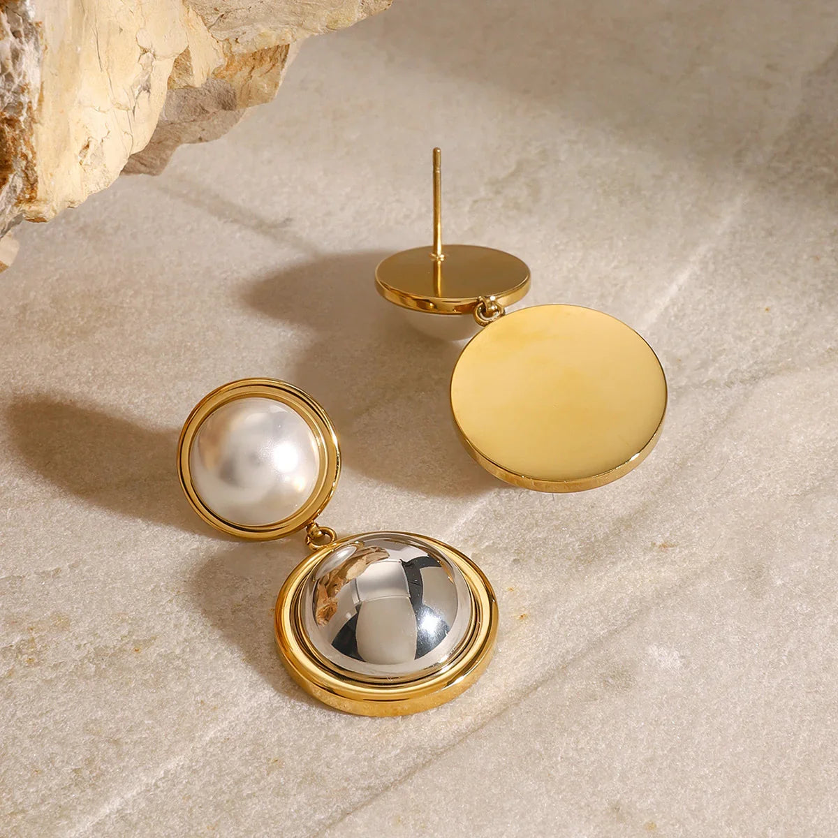 [Royal Vicky]Avery Pearl Dome Earrings
