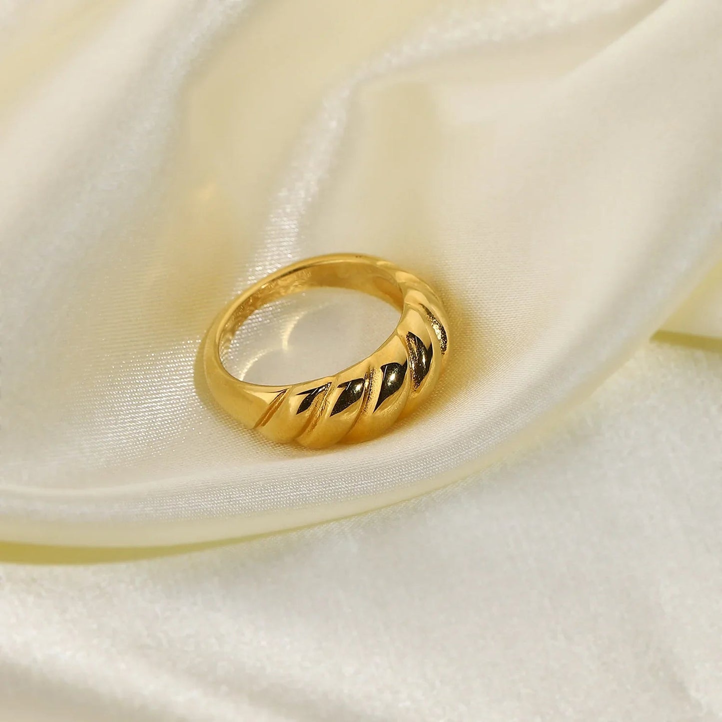 [Royal Vicky]Amaia Gold Croissant Ring