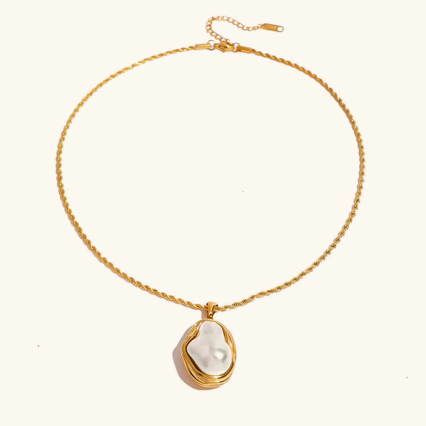[Royal Vicky]Carly Mother Of Pearl Pendant