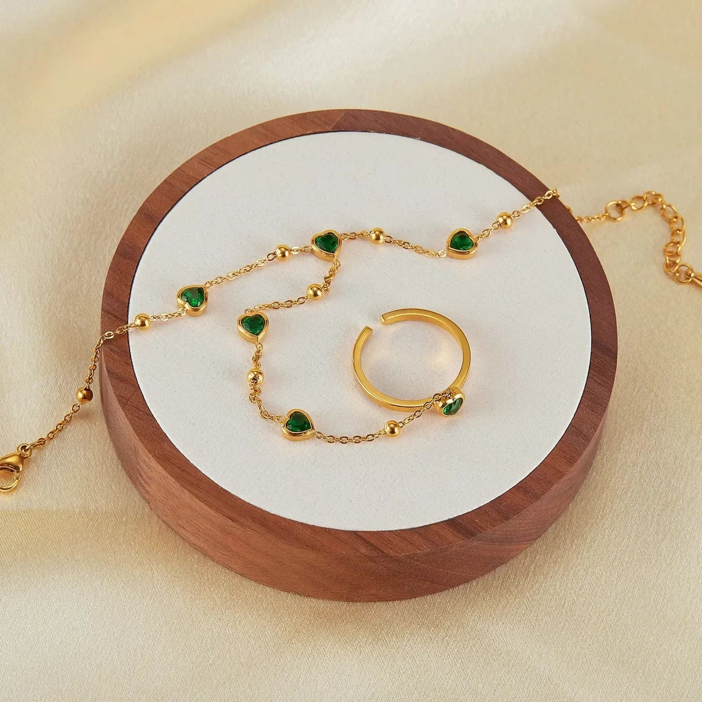 [Royal Vicky]Gladys Emerald Heart Hand Chain