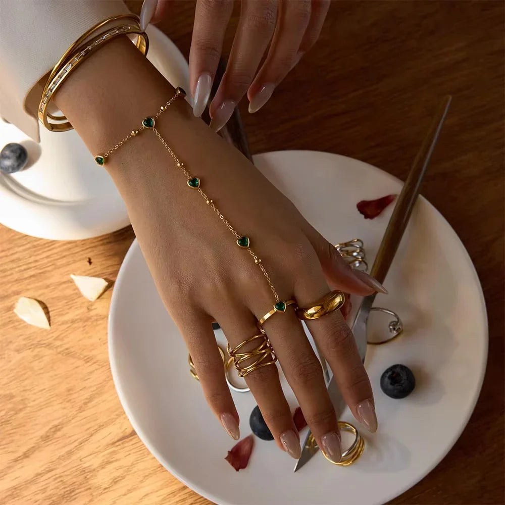 [Royal Vicky]Gladys Emerald Heart Hand Chain