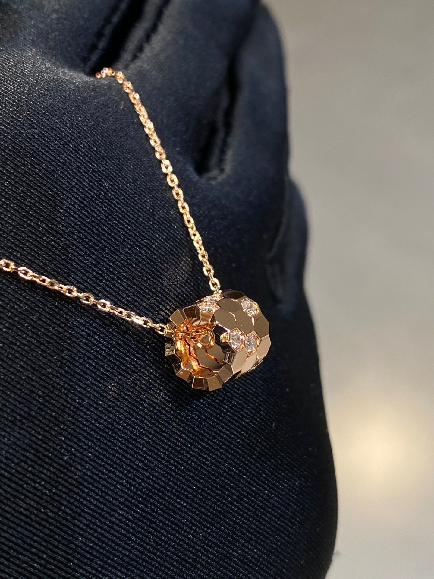 [Vicky]BEE LOVE DIAMOND NECKLACE