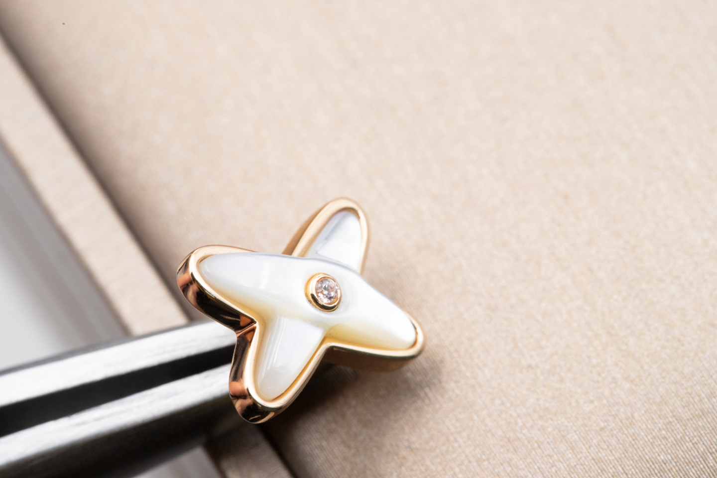 [Vicky]JEUX DE WHITE MOP PINK GOLD DIAMOND EARRINGS