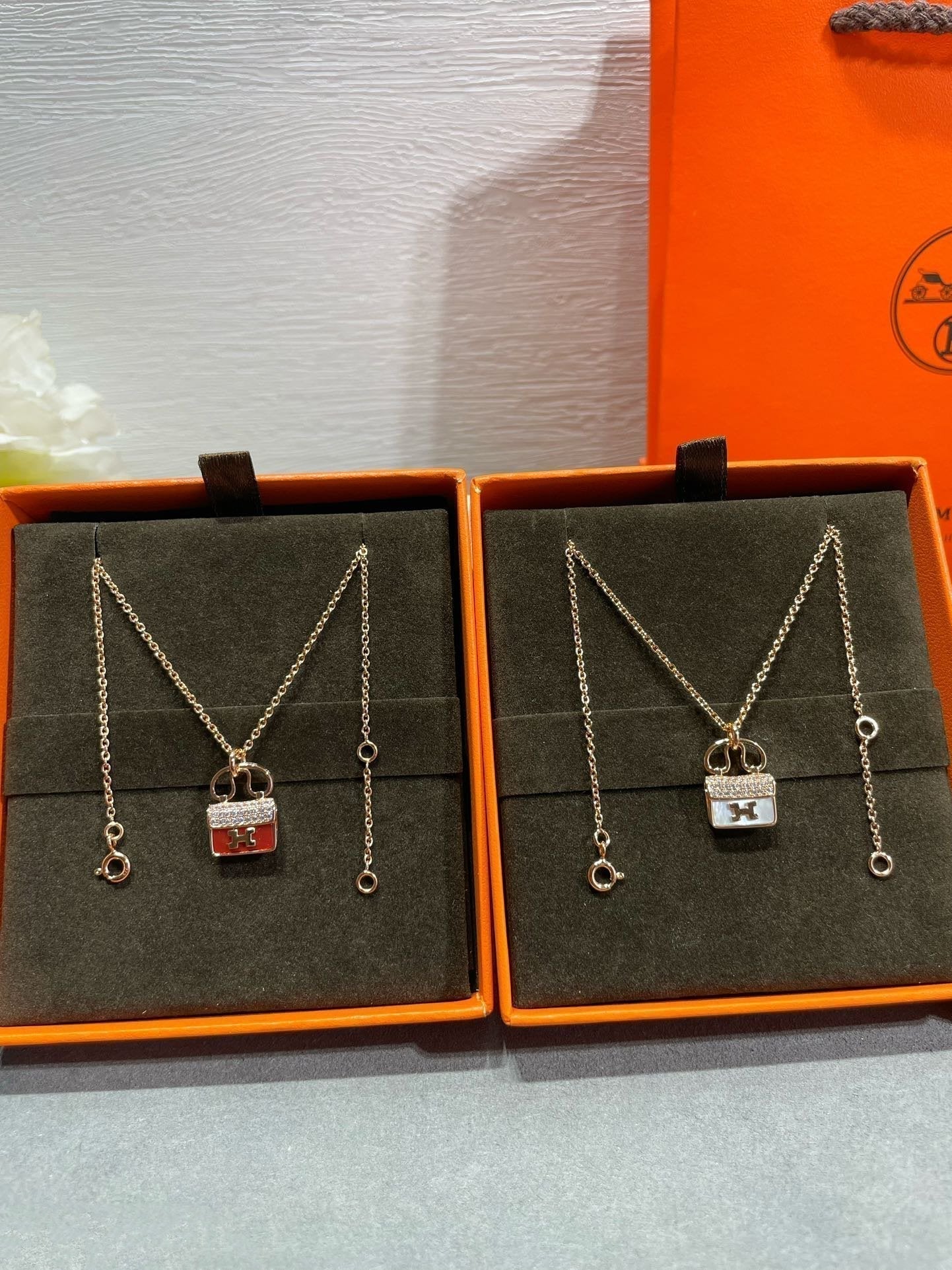 [Vicky]H CIRCE MOISSANITE PENDANT NECKLACE GOLD