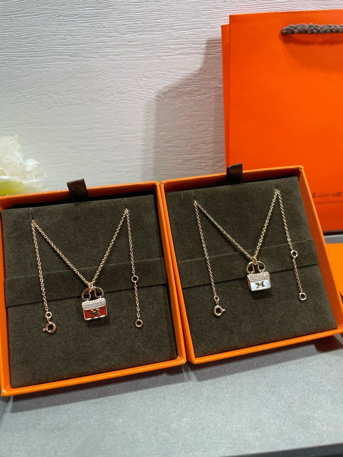 [Vicky]H CIRCE MOISSANITE PENDANT NECKLACE GOLD