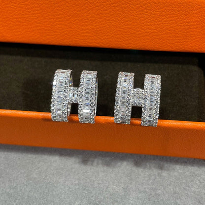 [Vicky]H STUD EARRINGS WITH SILVER DIAMONDS