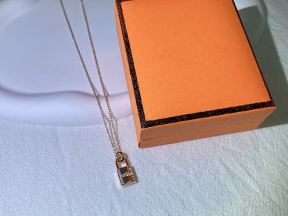 [Vicky]HM ADVANCED NICHE LOCK HEAD NECKLACE DIAMONDS