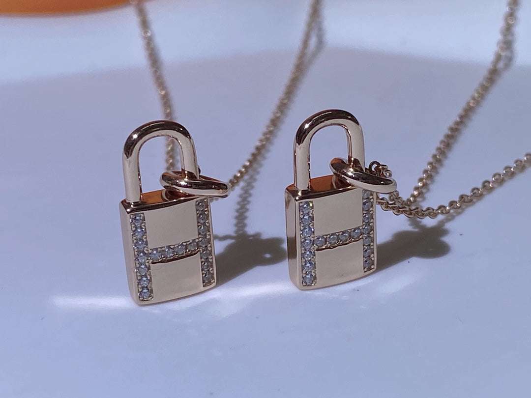 [Vicky]HM ADVANCED NICHE LOCK HEAD NECKLACE DIAMONDS