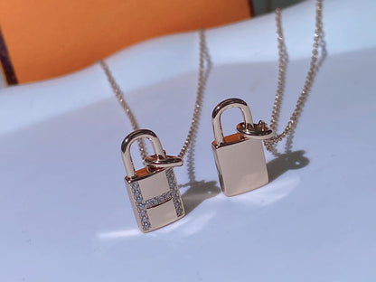 [Vicky]HM ADVANCED NICHE LOCK HEAD NECKLACE DIAMONDS