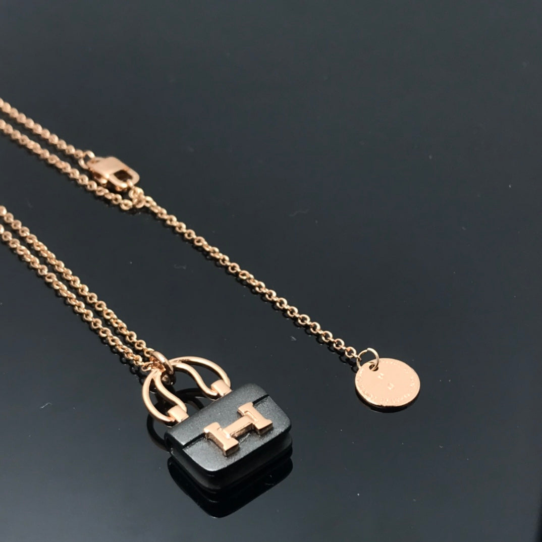 [Vicky]WOMEN'S HM AMULETTES CONSTANCE PENDANT NECKLACE