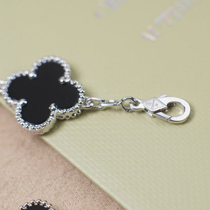 [Vicky] CLOVER 5 MOTIF ONYXS BRACELET COLLECTION