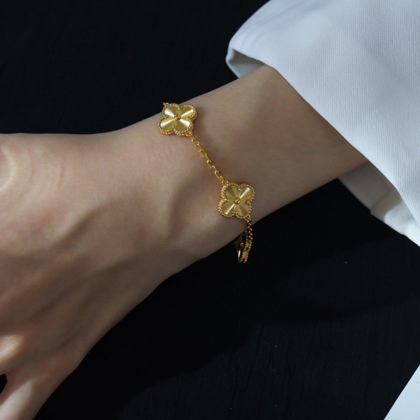[Vicky] CLOVER 5 MOTIF LASER BRACELET COLLECTION