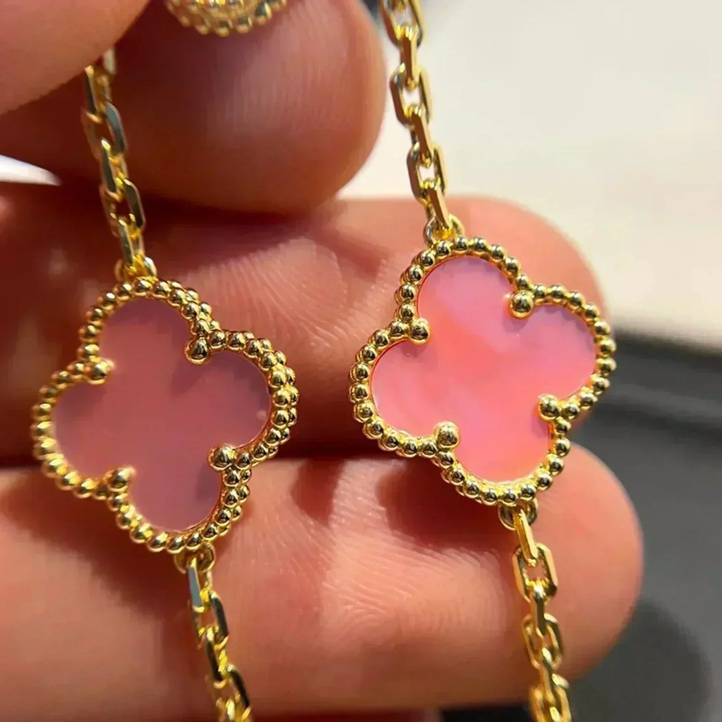 [Vicky] CLOVER 5 MOTIFS  PINK MOP BRACELET COLLECTION