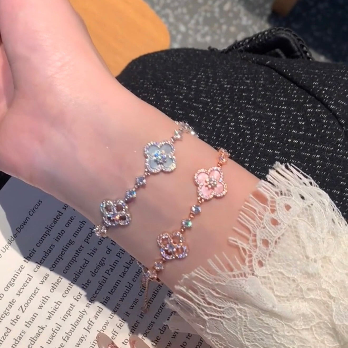 [Vicky ]CLOVER 5 MOTIF PINK BLUE RED WHITE BRACELET