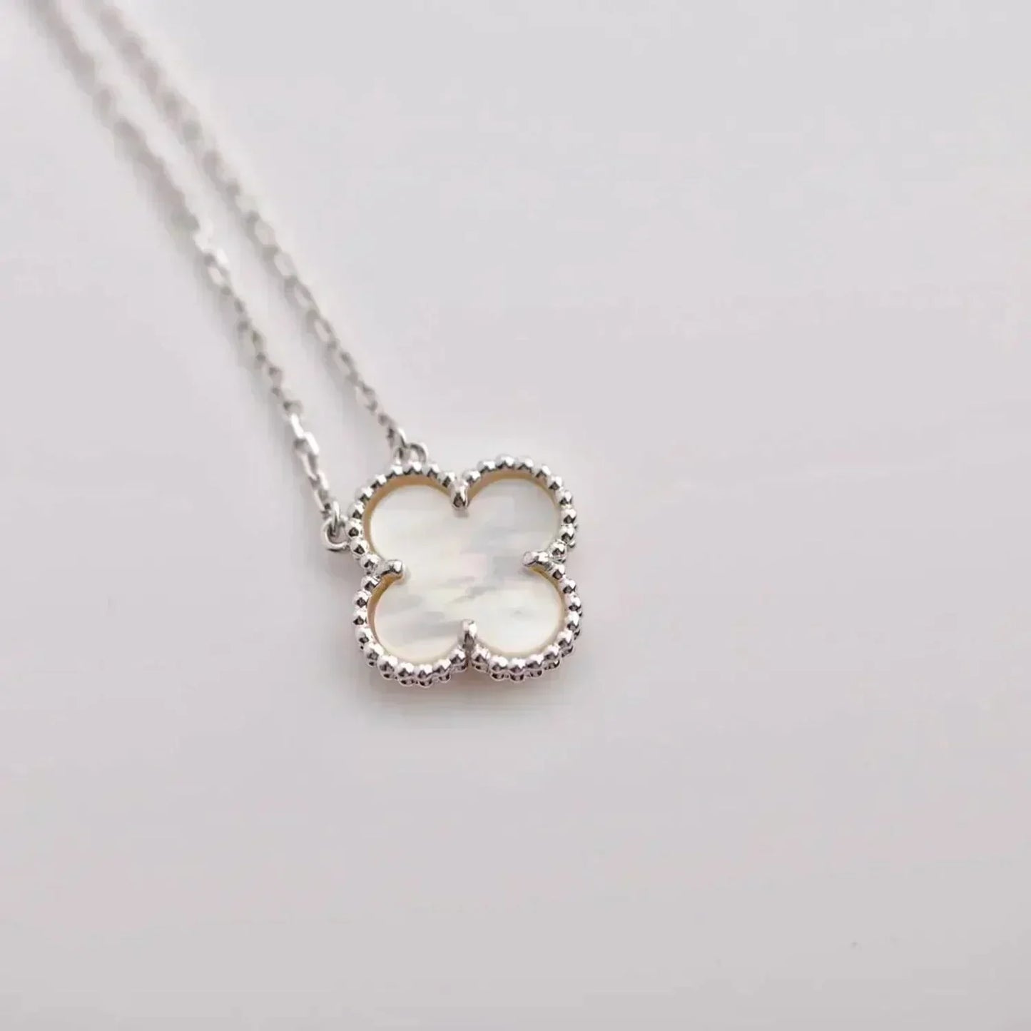 [Vicky]CLOVER  15MM WHITE MOTHER-OF-PEARL SILVER