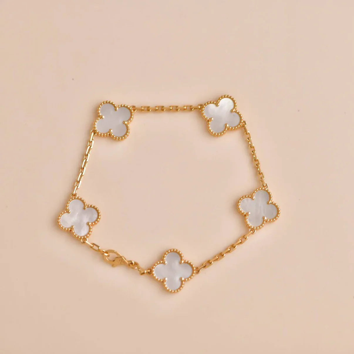 [Vicky]CLOVER WHITE PEARL MOP 5 MOTIF BRACELET COLLECTION