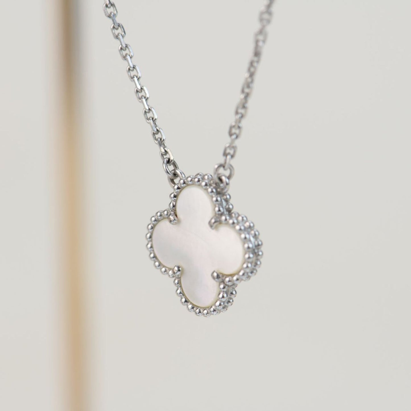 [Vicky]CLOVER  15MM WHITE MOTHER-OF-PEARL SILVER