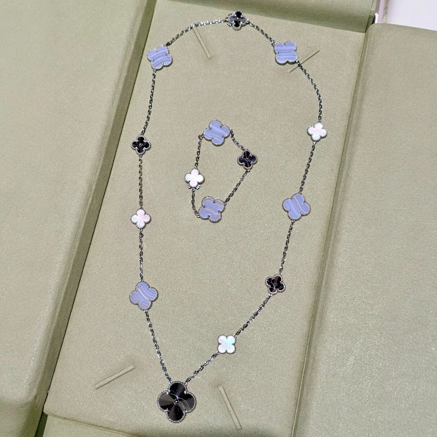 [Vicky]DETACHABLE CLOVER 15(11+4) FLOWER SILVER NECKLACE SET