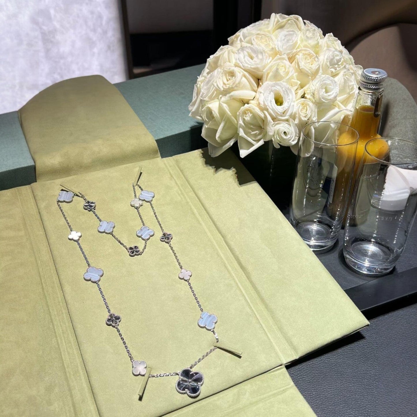 [Vicky]DETACHABLE CLOVER 15(11+4) FLOWER SILVER NECKLACE SET