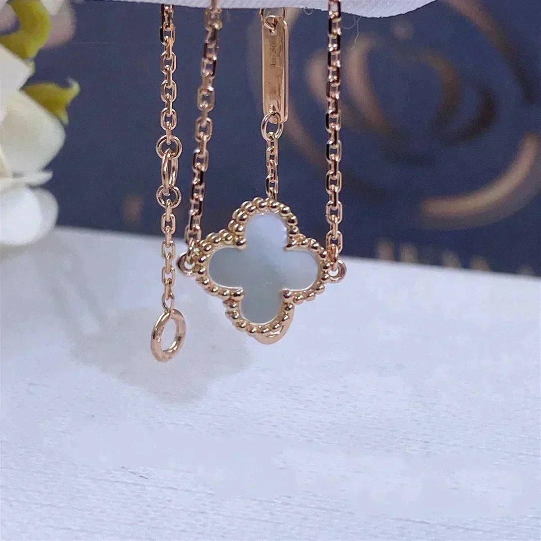 [Vicky]CLOVER WHITE MOP SINGLE FLOWER BRACELET