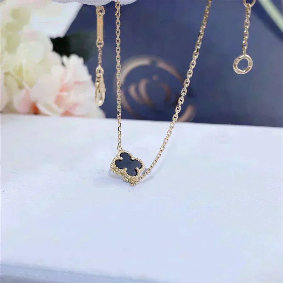 [Vicky]CLOVER ONYX SINGLE FLOWER BRACELET