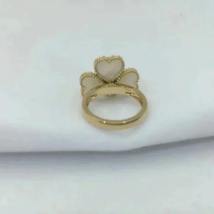 [Vicky]SWEET CLOVER WHITE MOP RING