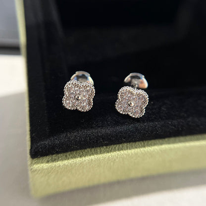 [Vicky]CLOVER MINI DIAMOND STUD EARRINGS